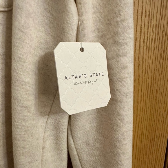 NWT Altar'd State Women’s Cream Collared Top - Size XL - Picture 4 of 7